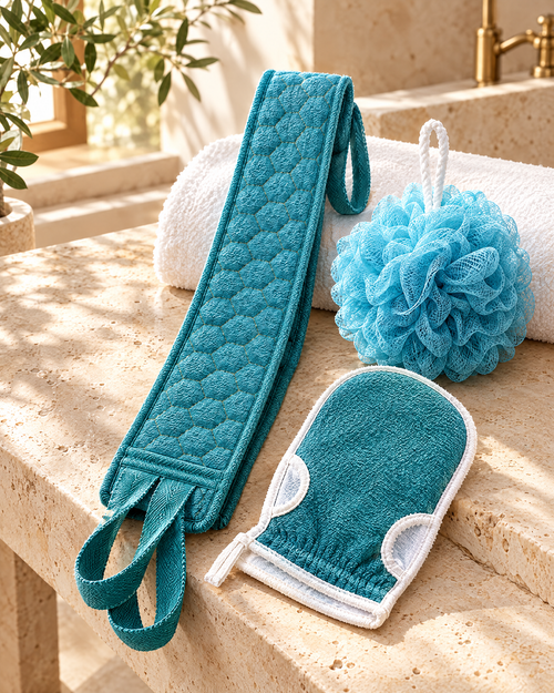 Coffret Liséa bleu : sangle, gant et fleur de douche sur une tablette en pierre
